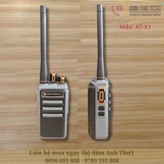 Bộ đàm Motorola AT-X1 công suất 10W liên lạc xa pin 5800mAh liên tuc 13 tiếng. thumb