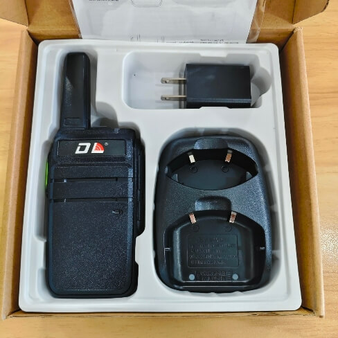 Bộ đàm DL T-186 công suất 8W mạnh mẽ, pin siêu trâu 6800mAh dùng cả ngày dài. Liên lạc ổn định 500m-4km, phù hợp cho nhà hàng, khách sạn, công trình, kho bãi. Giải pháp liên lạc đáng tin cậy, giao hàng toàn quốc.