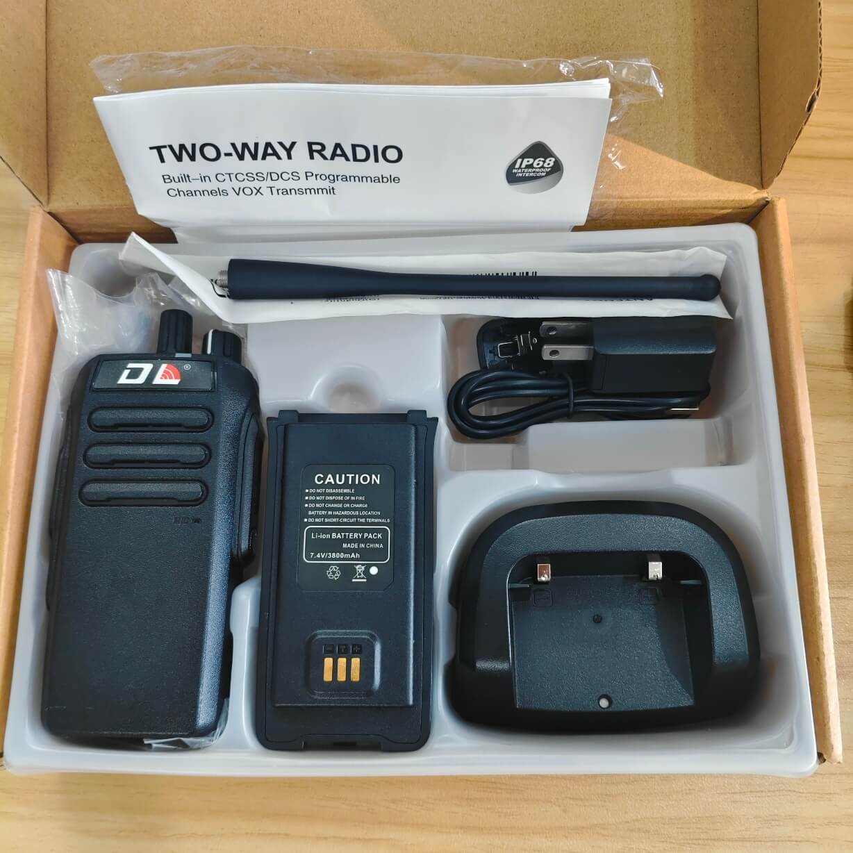 Bộ đàm DL T-886 phân phối bởi công ty Anh Thư TCSC