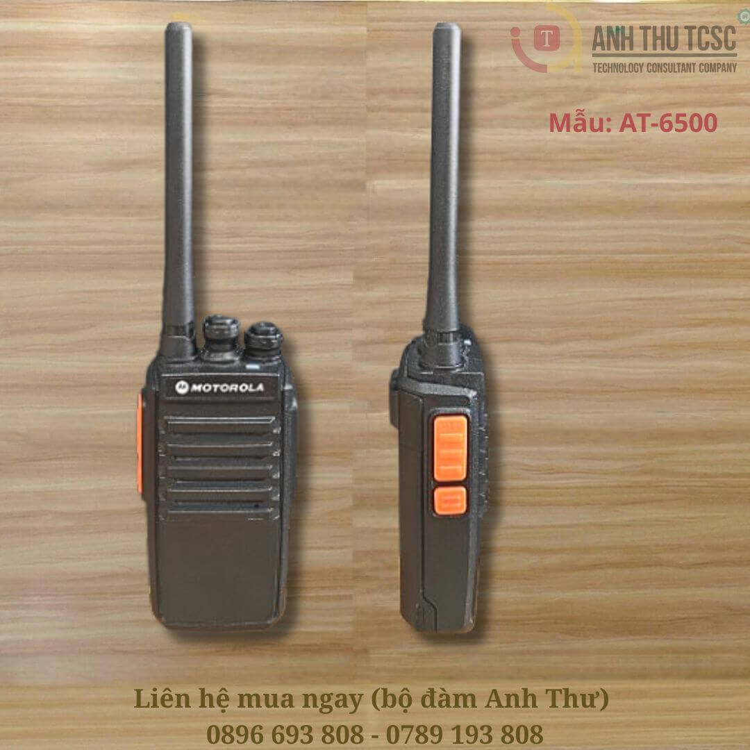 Bộ đàm Motorola AT-6500 5W nhỏ gọn, khoảng cách liên lạc 1-2km, pin 1500mAh dùng 2-4 tiếng.